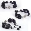 Bijou en crochet. Bracelet noir réalisé en crochet. Monté avec des perles naturelles, perles de rocaille et estampe en laiton. Fait à la main et made in France.