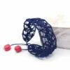 Bijou en crochet. Bracelet bleu marine réalisé en crochet. Monté avec des perles naturelles et perles de rocaille. Fait à la main et made in France.